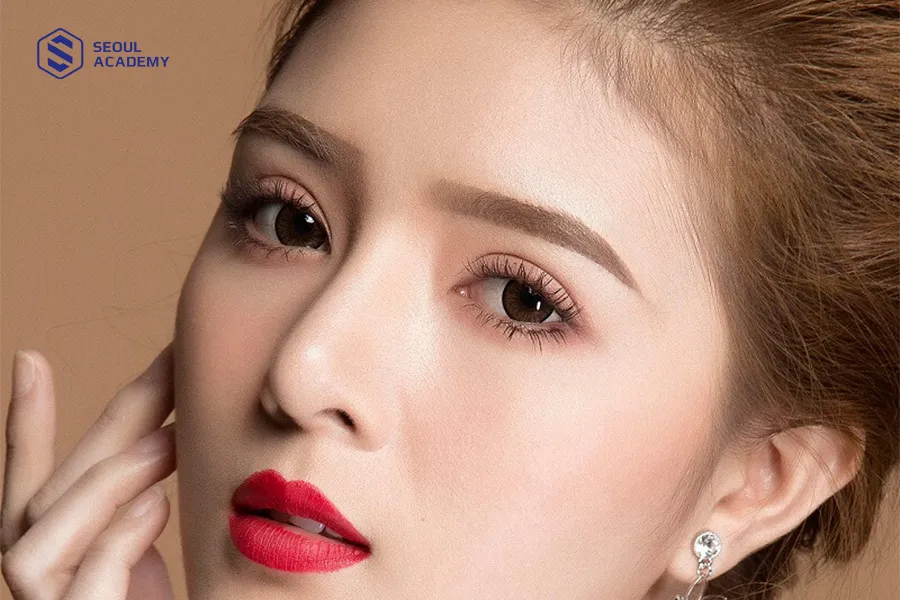 Chân mày nâu khói là kiểu mày hot hit