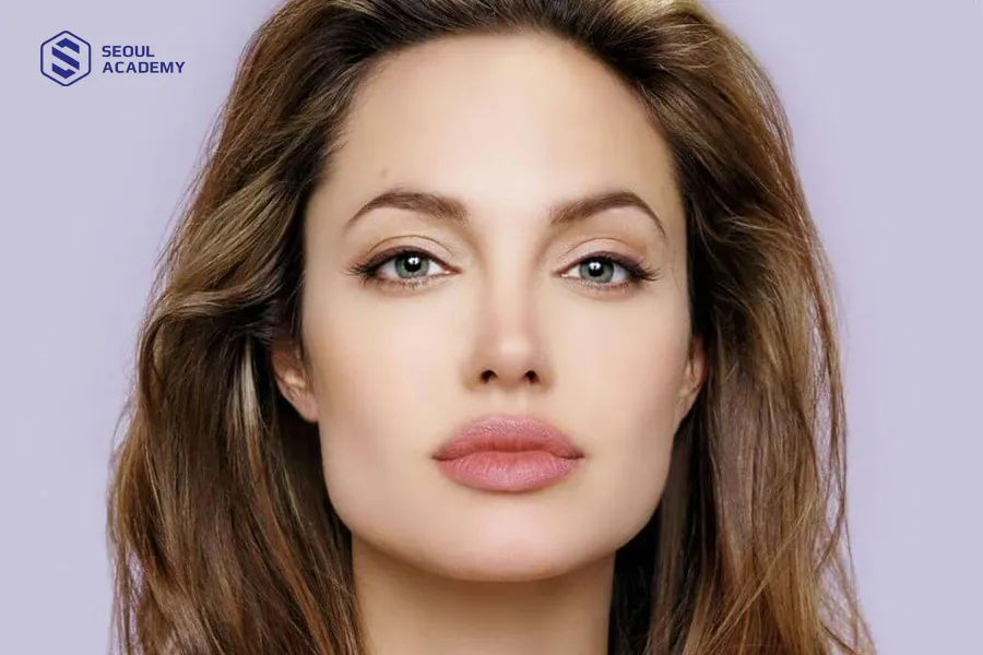 Chân mày cánh cung nổi tiếng từ thập niên 90