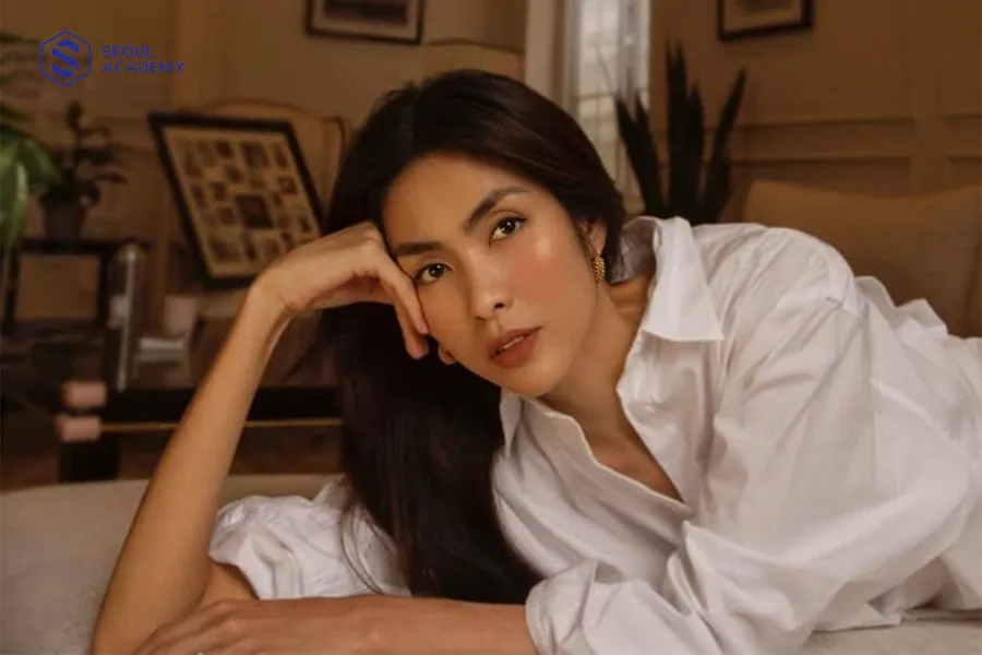 Chân mày lưỡi mác giúp gương mặt cá tính và mạnh mẽ hơn