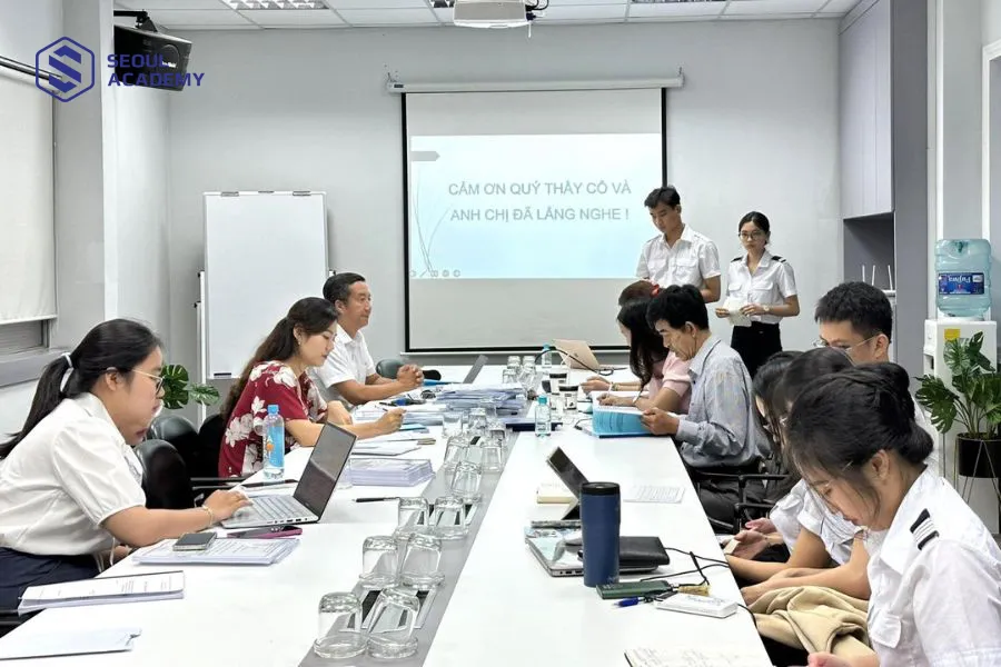 Sinh viên có thể theo đuổi công việc nghiên cứu khoa học