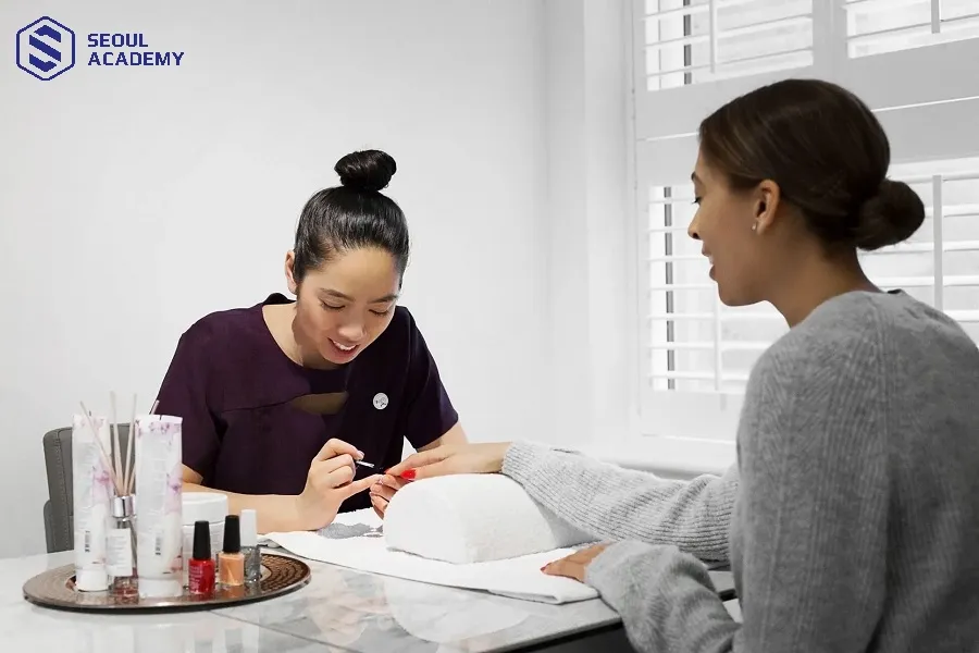 Thợ nail biết giao tiếp tiếng Đức thì thu nhập sẽ cao hơn