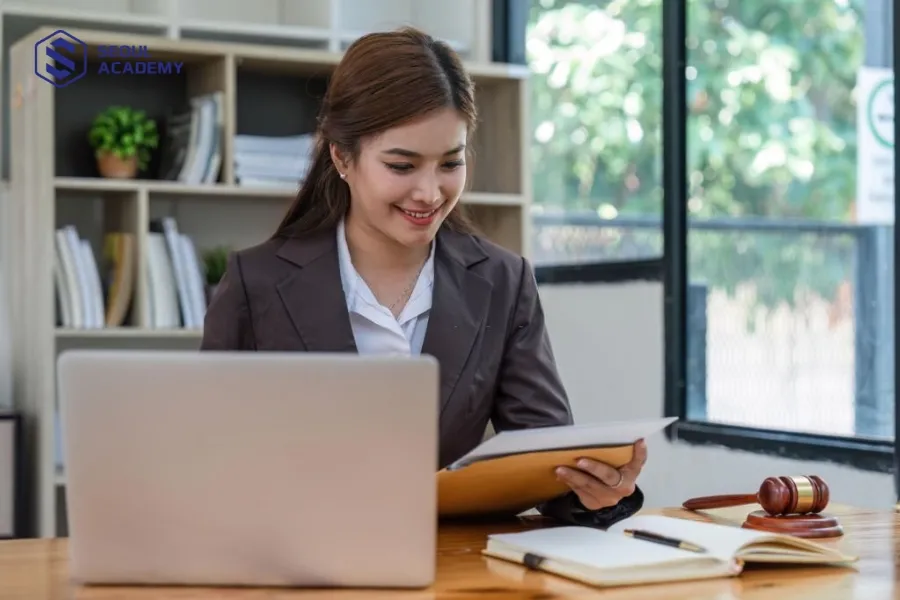 Sinh viên ngành luật vẫn có thể rẽ hướng làm thư ký