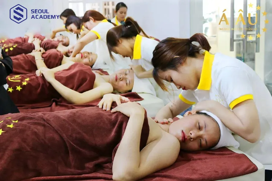 Trường đào tạo nghề Á Âu là nơi đào tạo massage bấm huyệt, trị liệu uy tín Trường đào tạo nghề Á Âu là nơi đào tạo massage bấm huyệt, trị liệu uy tín