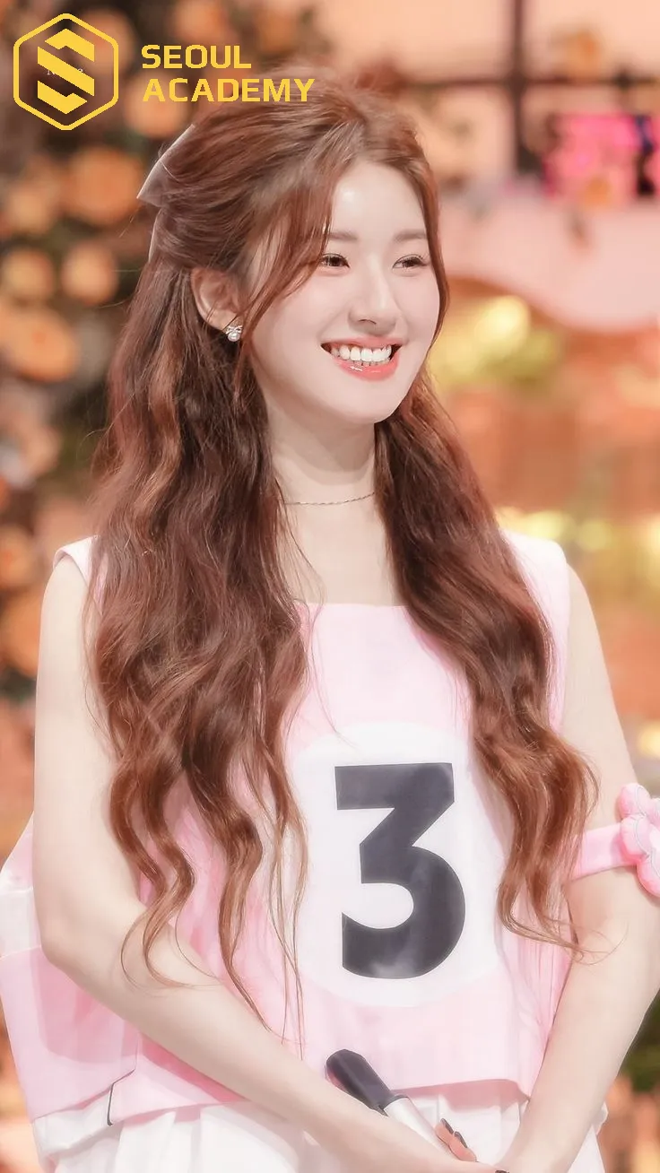 Màu nhuộm nâu trà mật ong giúp tôn lên làn da trắng sáng của cô nàng