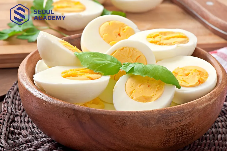 Ăn trứng gà vào mùng 1 sẽ mang lại nhiều may mắn