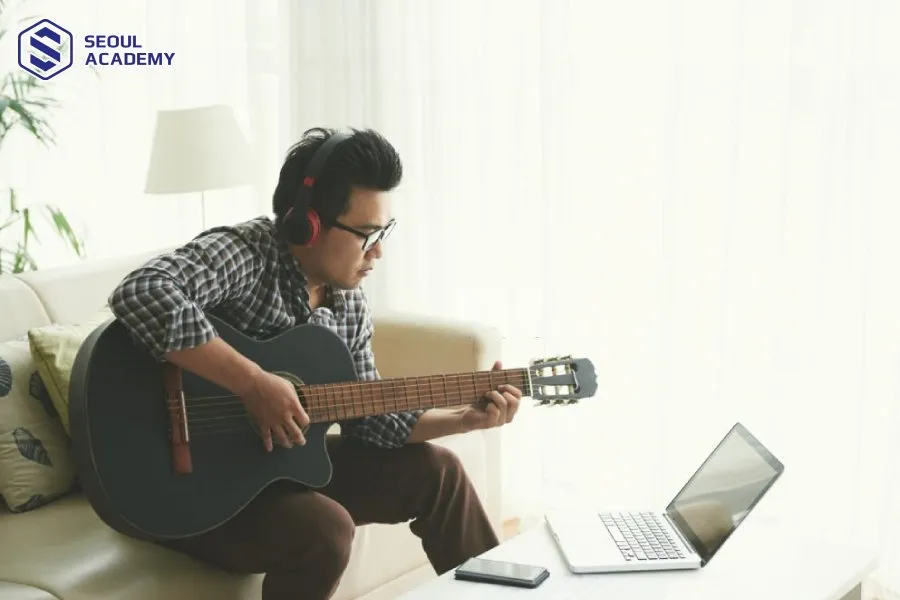 Trường cung cấp các ngành học liên quan đến nghề ca sĩ