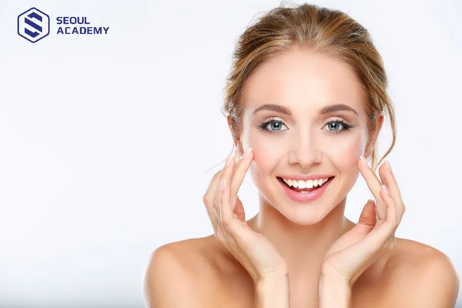 Thoa toner giúp da phục hồi sau khi cạo lông mặt