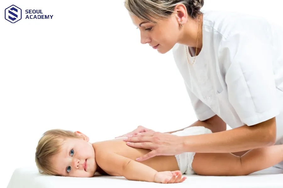 Luôn phải đảm bảo thực hiện massage cho trẻ an toàn theo đúng quy trình Luôn phải đảm bảo thực hiện massage cho trẻ an toàn theo đúng quy trình