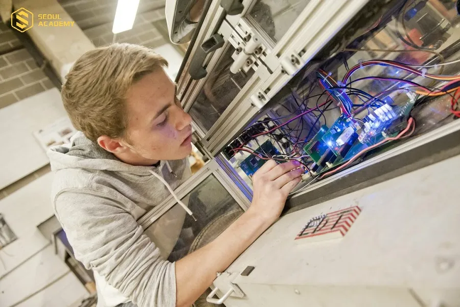 Ngành Điện – Điện cơ khí phù hợp với những bạn nam thi khối A1