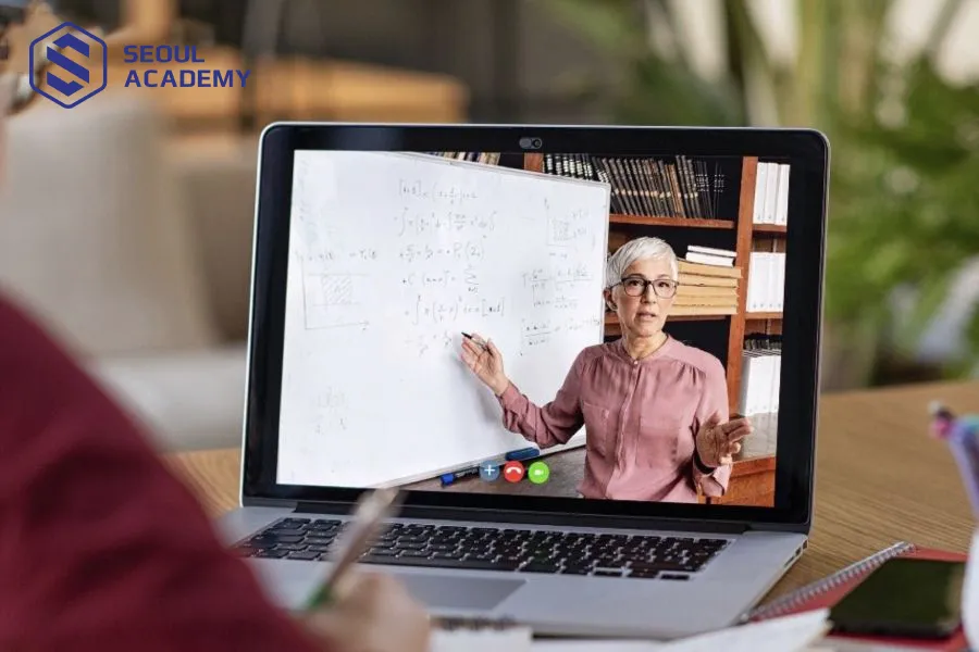 Dạy học online khi đã nghỉ hưu