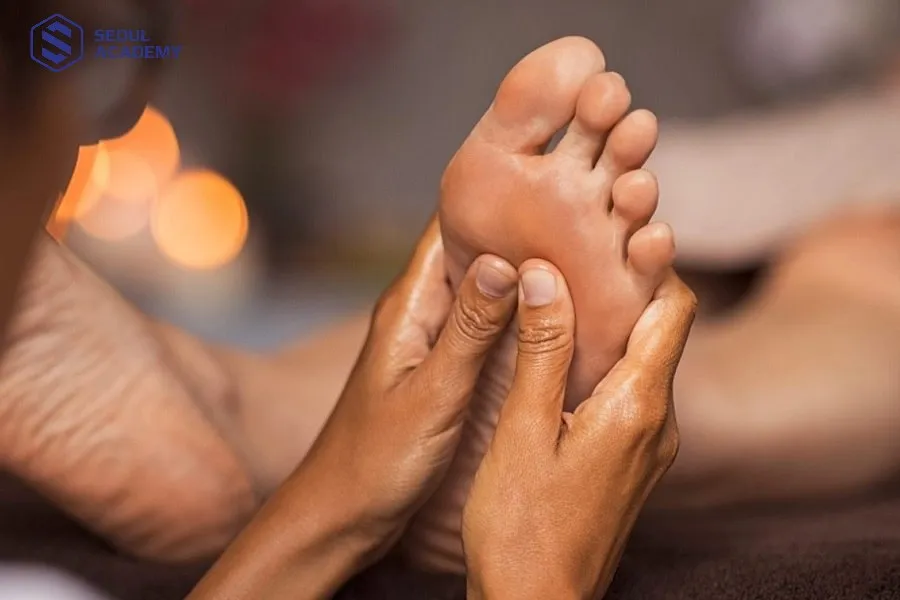 Bên cạnh những cơ hội, xoa bóp bấm huyệt cũng là nghề có nhiều khó khăn và thách thức Bên cạnh những cơ hội, xoa bóp bấm huyệt cũng là nghề có nhiều khó khăn và thách thức