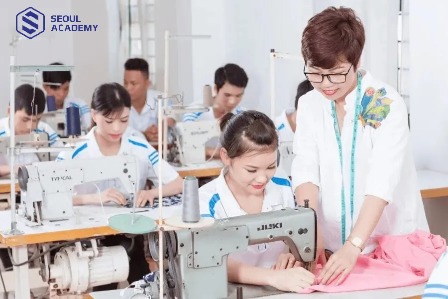 Học may công nghiệp phù hợp với những bạn nghỉ học từ sớm