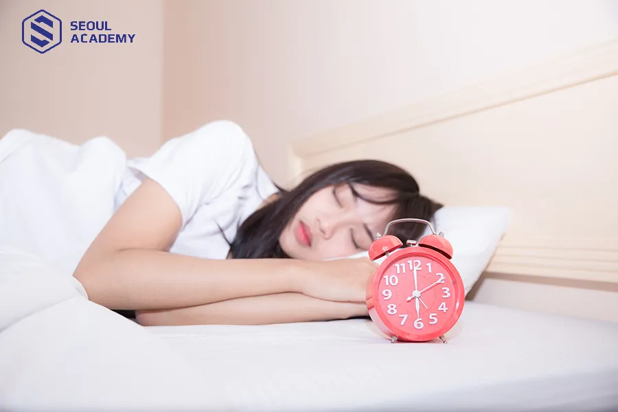 Cài đồng hồ nhiều lần giúp bạn không bị ngủ quên khi đi thi