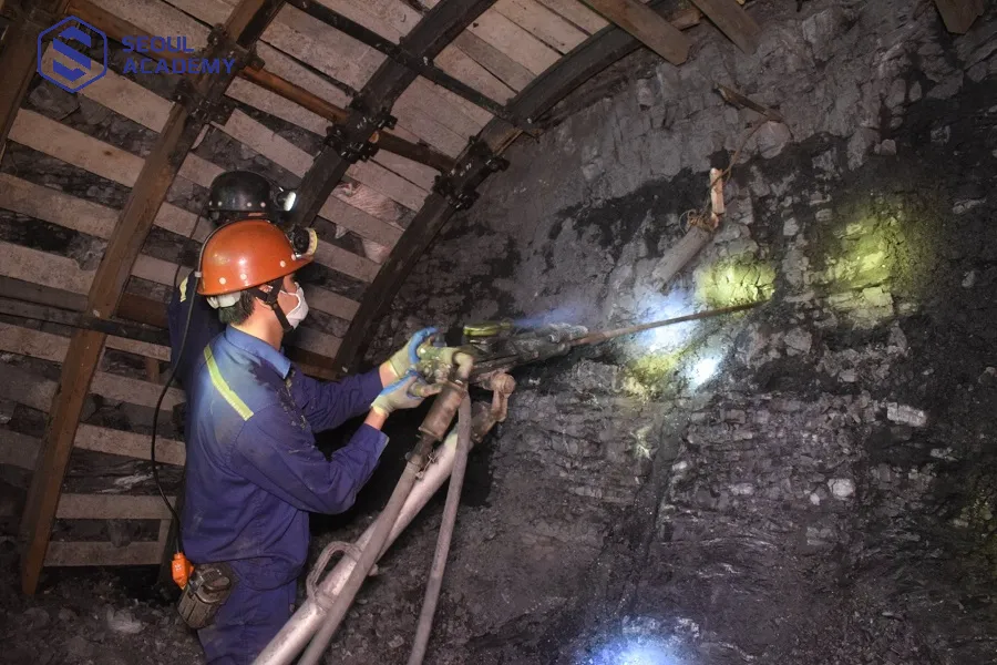 Ngành xây dựng, cơ khí mỏ không phải là lựa chọn phù hợp với nữ giới