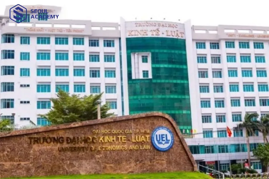 Trường Đại học Kinh tế - Luật là trường tiếp theo trực thuộc Đại học Quốc gia TP.HCM có tên trong danh sách những trường đại học có tỉ lệ có việc làm cao