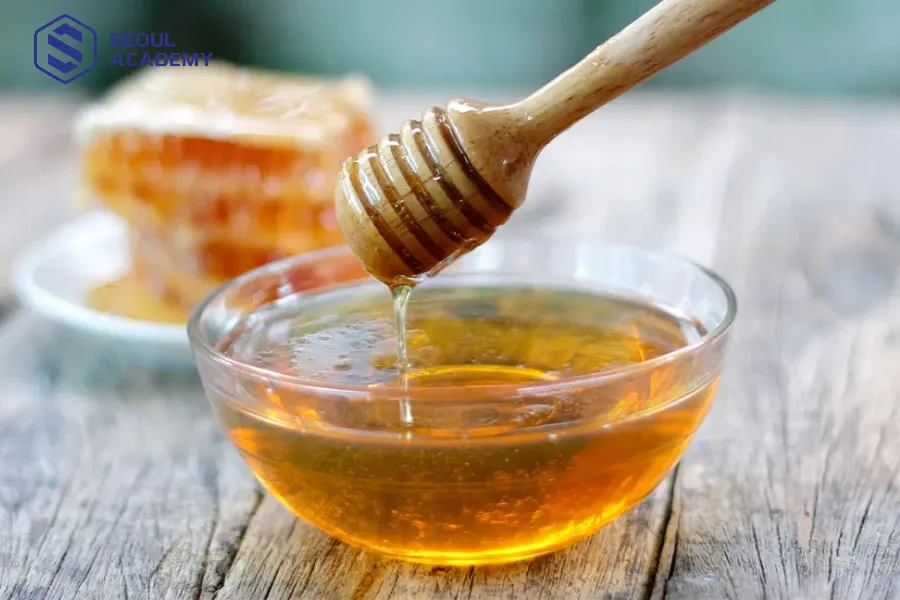 Mật ong là nguyên liệu làm đẹp được sử dụng rộng rãi