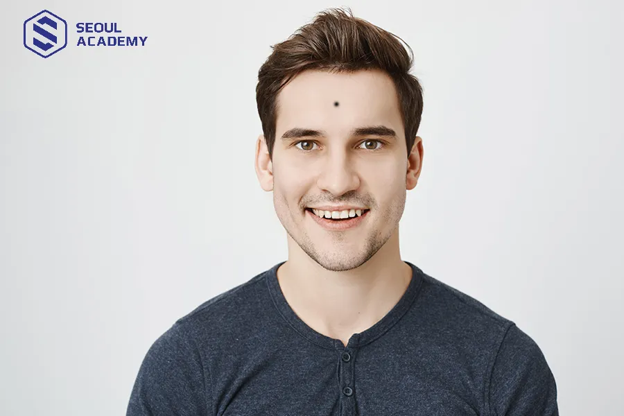 Nam giới có nốt ruồi ở giữa trán có quý tướng