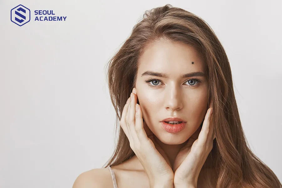 Nữ có nốt ruồi bên phải có tình duyên trắc trở