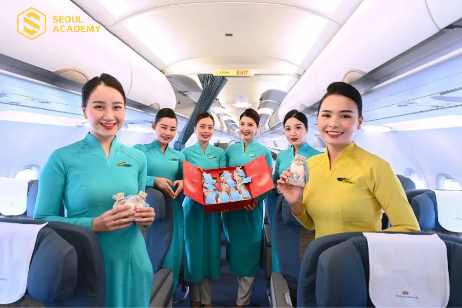 Tiếp viên hàng không đòi hỏi khả năng giao tiếp tốt và sự chăm chỉ