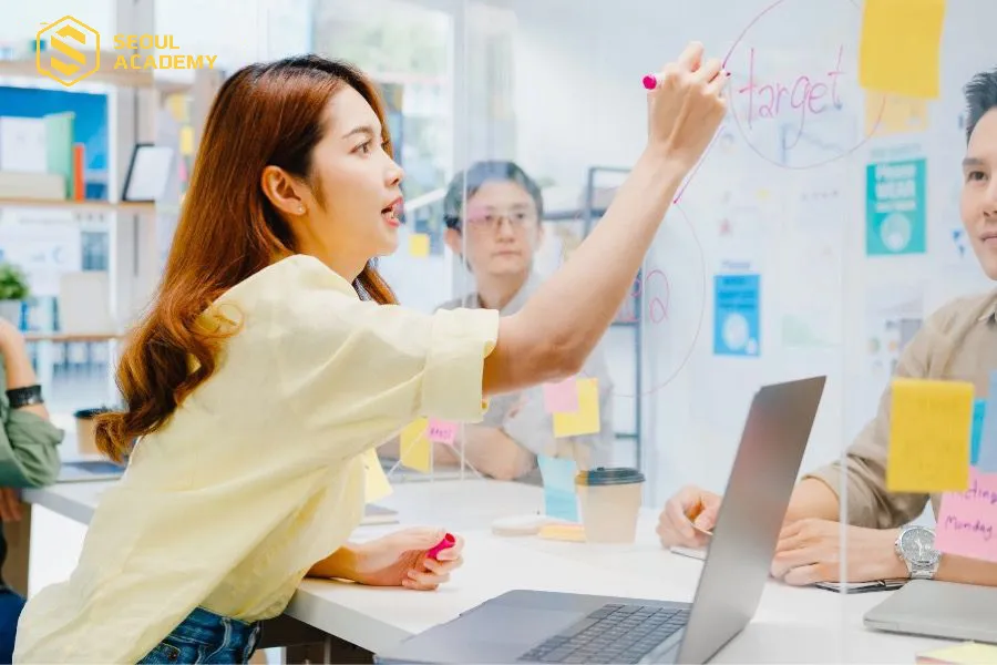Tính linh hoạt và khéo léo trong giao tiếp phù hợp với nghề nhân viên marketing