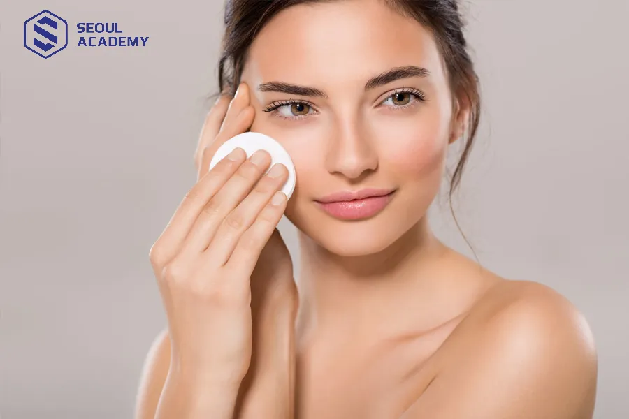 Dù không trang điểm, chúng ta vẫn phải tẩy trang