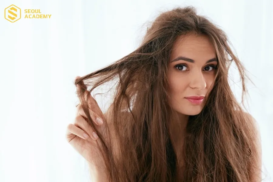 Tóc khơ xơ hoặc yếu đi nếu kỹ thuật gội đầu không đúng Tóc khơ xơ hoặc yếu đi nếu kỹ thuật gội đầu không đúng