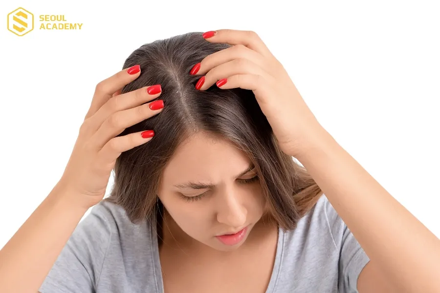 Nhiều địa chỉ quảng cáo sử dụng thảo dược nhưng thực chất là hóa chất gây dị ứng, kích ứng da đầu Nhiều địa chỉ quảng cáo sử dụng thảo dược nhưng thực chất là hóa chất gây dị ứng, kích ứng da đầu