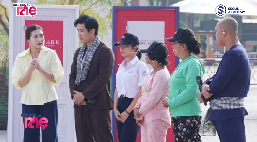 Diễn viên Phương Lan khóc nghẹn chia sẻ rằng cô rất ngưỡng mộ về nghị lực, sự mạnh mẽ của bé Nhi