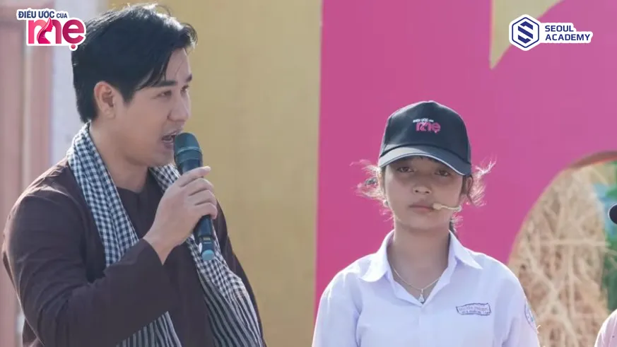 MC Nguyên Khang xúc động chia sẻ và an ủi gia đình bé Nhi