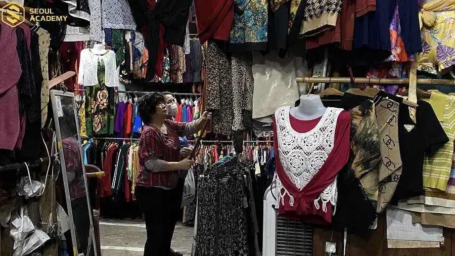 Nhu cầu mua sắm quần áo tăng cao nhân dịp Tết