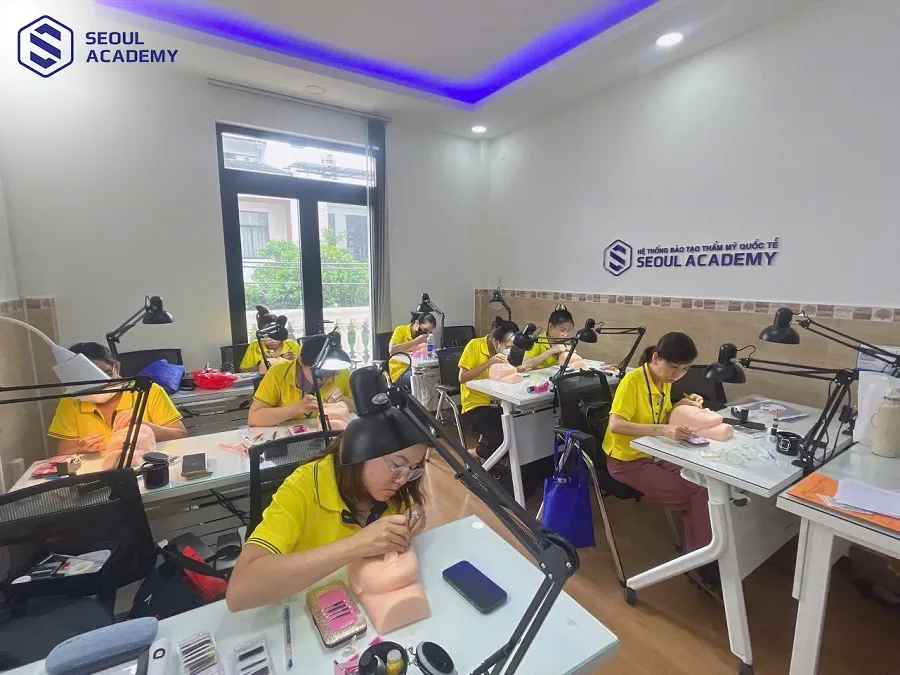 Nghề nối mi hoàn toàn có thể giúp bạn làm giàu nếu đam mê và kiên trì