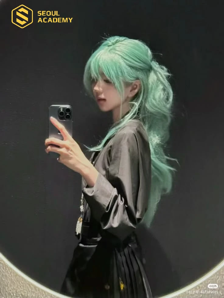 Tóc nhuộm màu xanh rêu đá cá tính, mạnh mẽ và vô cùng thời thượng