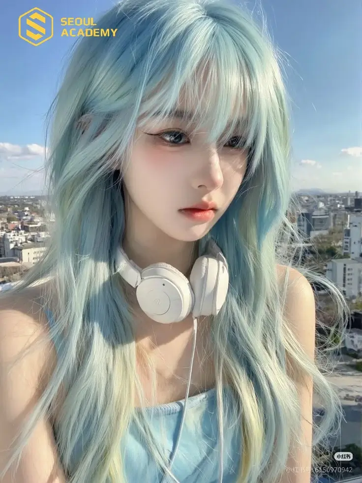 Tóc xanh rêu khói mang lại vẻ đẹp ma mị và cuốn hút khó cưỡng