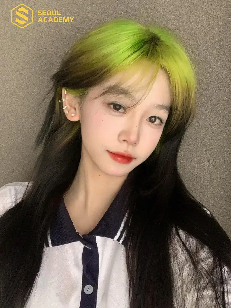 Xanh rêu ánh vàng có sự pha trộn hoàn hảo giữa sắc rêu và ánh vàng ấm áp