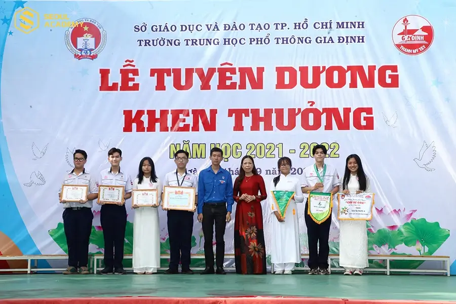 THPT Gia Định tổ chức lễ tuyên dương khen thưởng