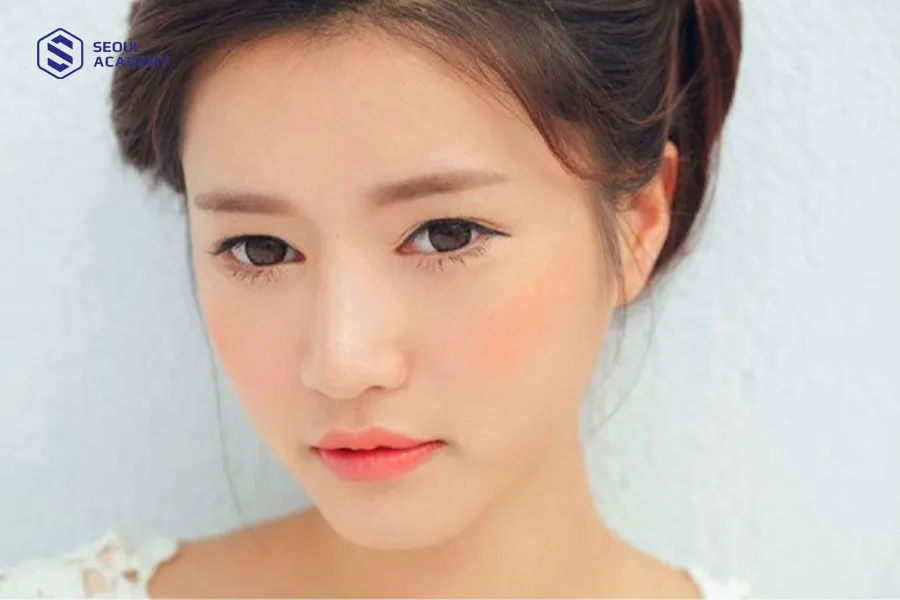 Tính cách của phái nữ có đuôi mắt trễ xuống là chịu khó và đáng tin cậy