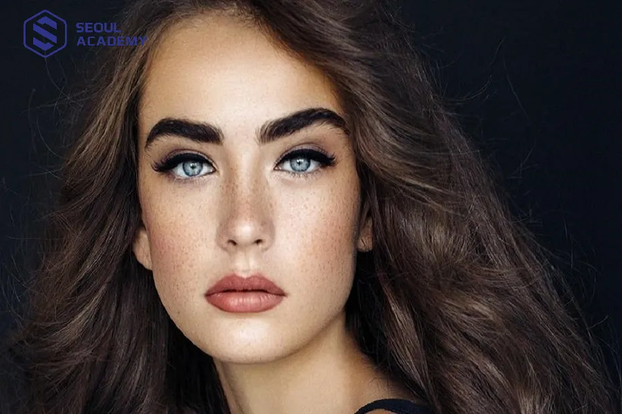 Tướng phụ nữ chân mày rậm thường không được suôn sẻ về tình duyên