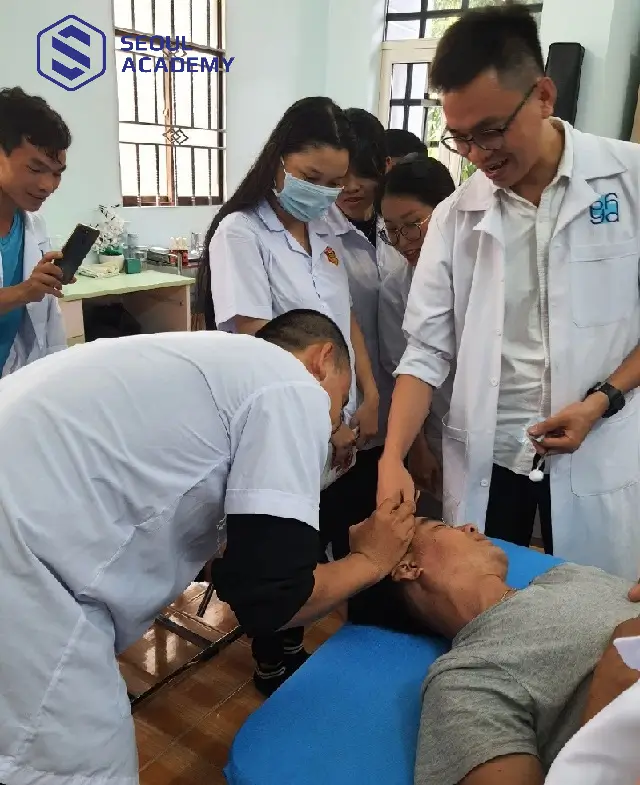 Viện y học cổ truyền TPHCM cung cấp khóa học nghề massage trị liệu