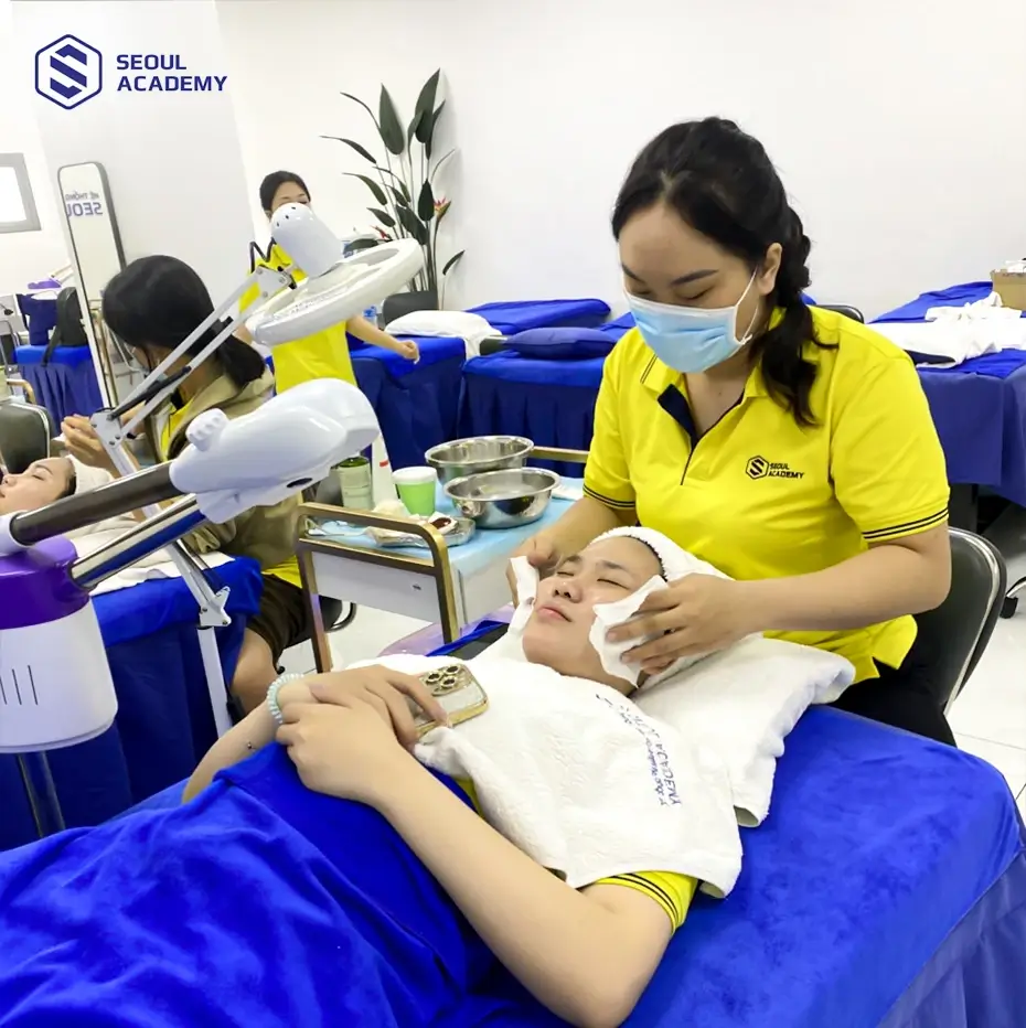 Chăm sóc sắc đẹp là lựa chọn nghề nghiệp lý tưởng cho nữ 22 tuổi