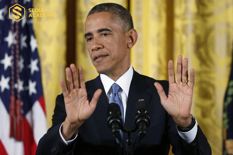 Tổng thống Mỹ Barack Obama có 2 bàn tay hình chữ M