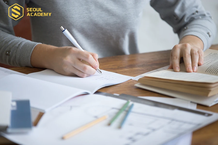 Vừa học vừa gạch chân nội dung chính giúp bạn học văn tốt hơn