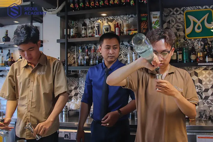 Trường Trung cấp Kinh tế - Du lịch TPHCM chuyên đào tạo nghề pha chế