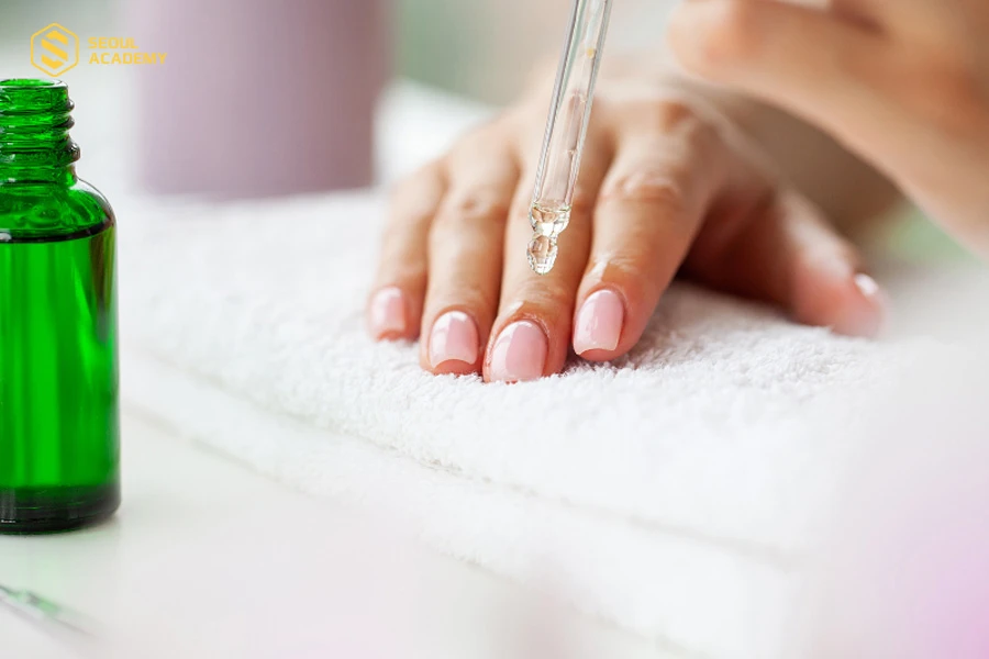 Dưỡng móng sau khi cắt để nuôi dưỡng móng khỏe mạnh