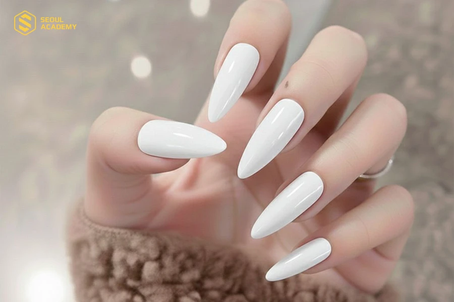 Móng nhọn đòi hỏi kỹ thuật cắt phức tạp hơn những dáng móng khác