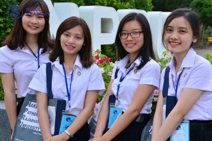 Hoặc cũng có thể được bầu do sự tín nhiệm của các bạn học