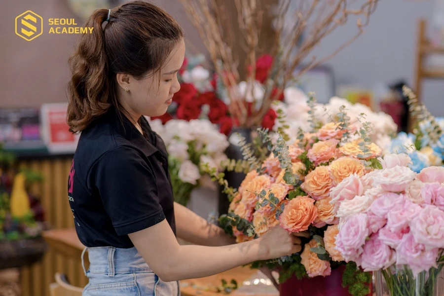 Nhiều người học cắm hoa và tìm được việc làm tốt