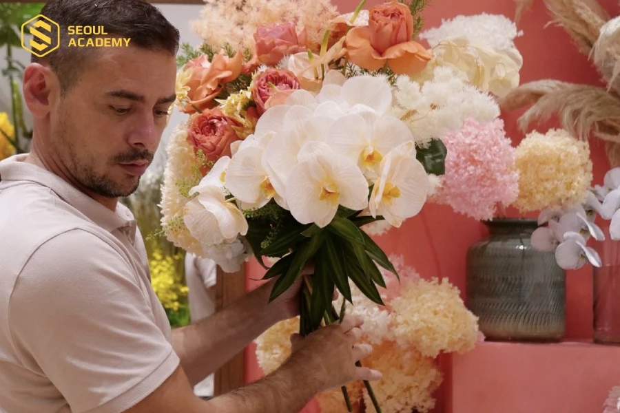 Nam hay nữ đều có thể trở thành thợ cắm hoa