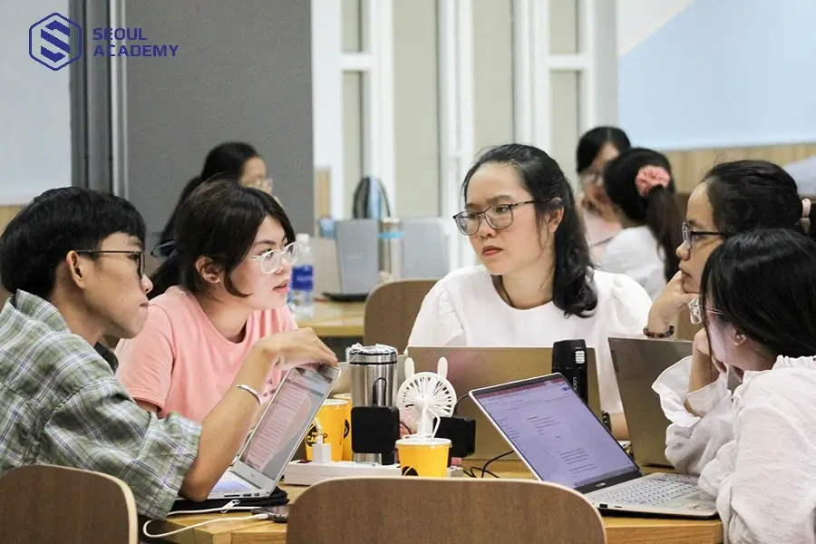 Sinh viên cần chuẩn bị đầy đủ hồ sơ để dự thi lại