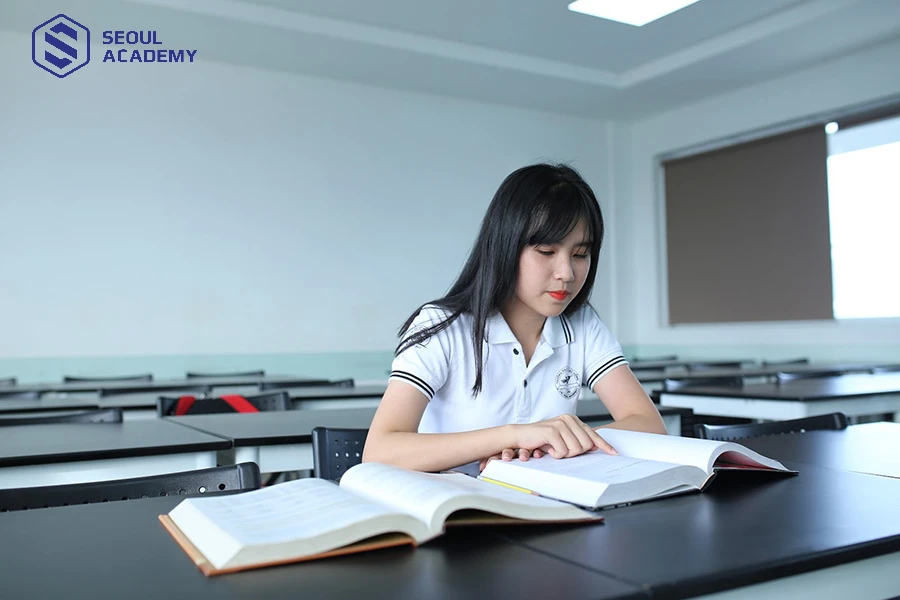 Sinh viên đang học đại học phải thi lại các tổ hợp 3 môn theo quy định