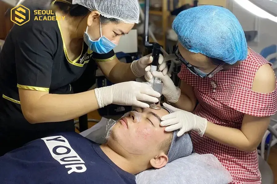 Miss Tram Academy hỗ trợ đồ nghề, máy móc cho học viên trong quá trình đào tạo